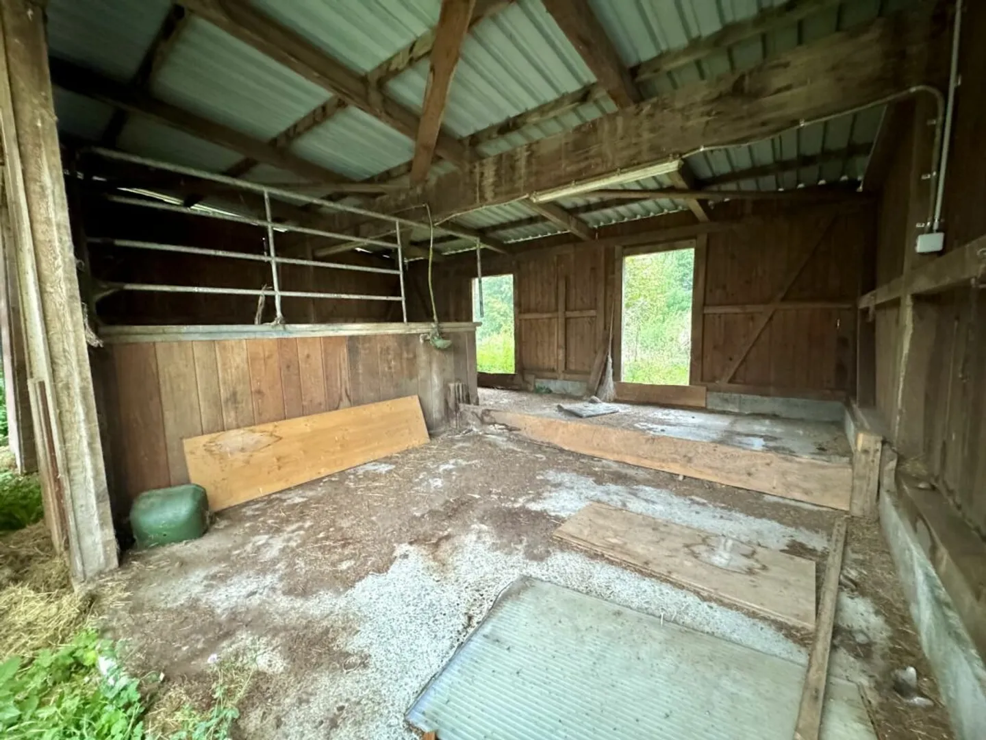 Single-family home with land reserve & horse stable - expansion potential - Photo 13 of 18