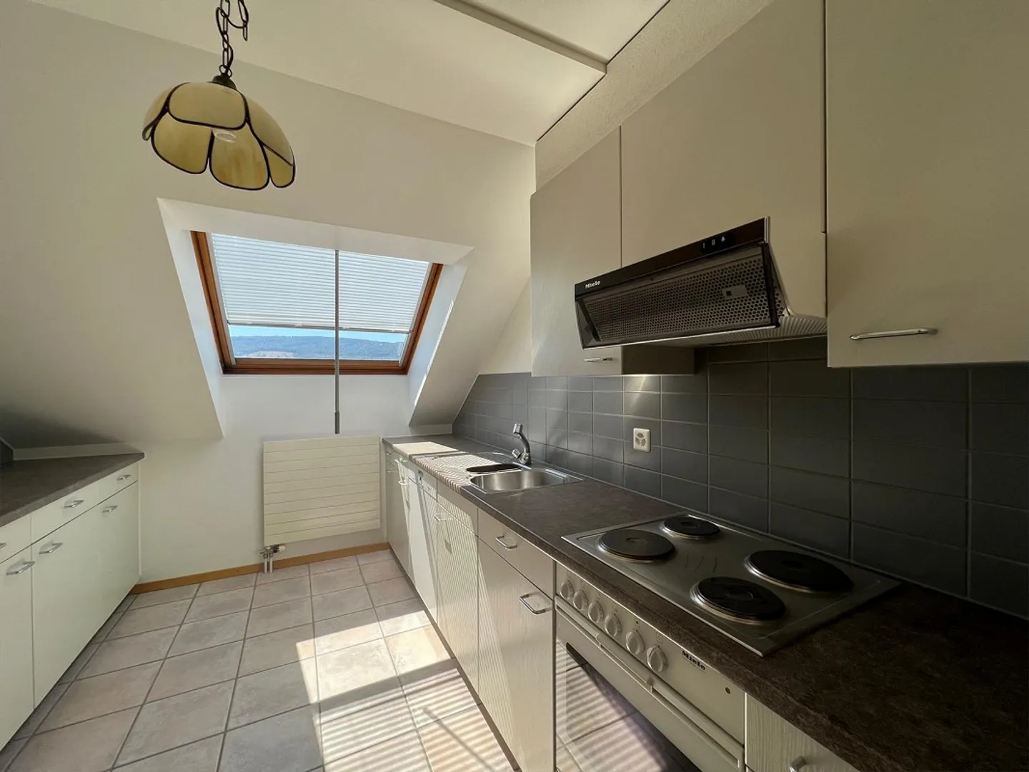 Appartamento luminoso con 2 stanze e balcone - Fino a 3 mesi di affitto offerti! - Foto 3 di 7