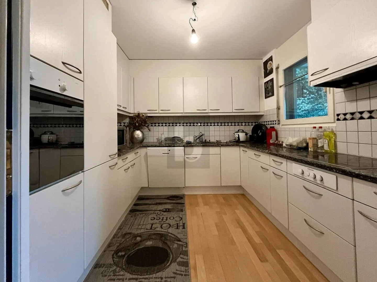 Charming Ground Floor Apartment - Photo 5 of 6