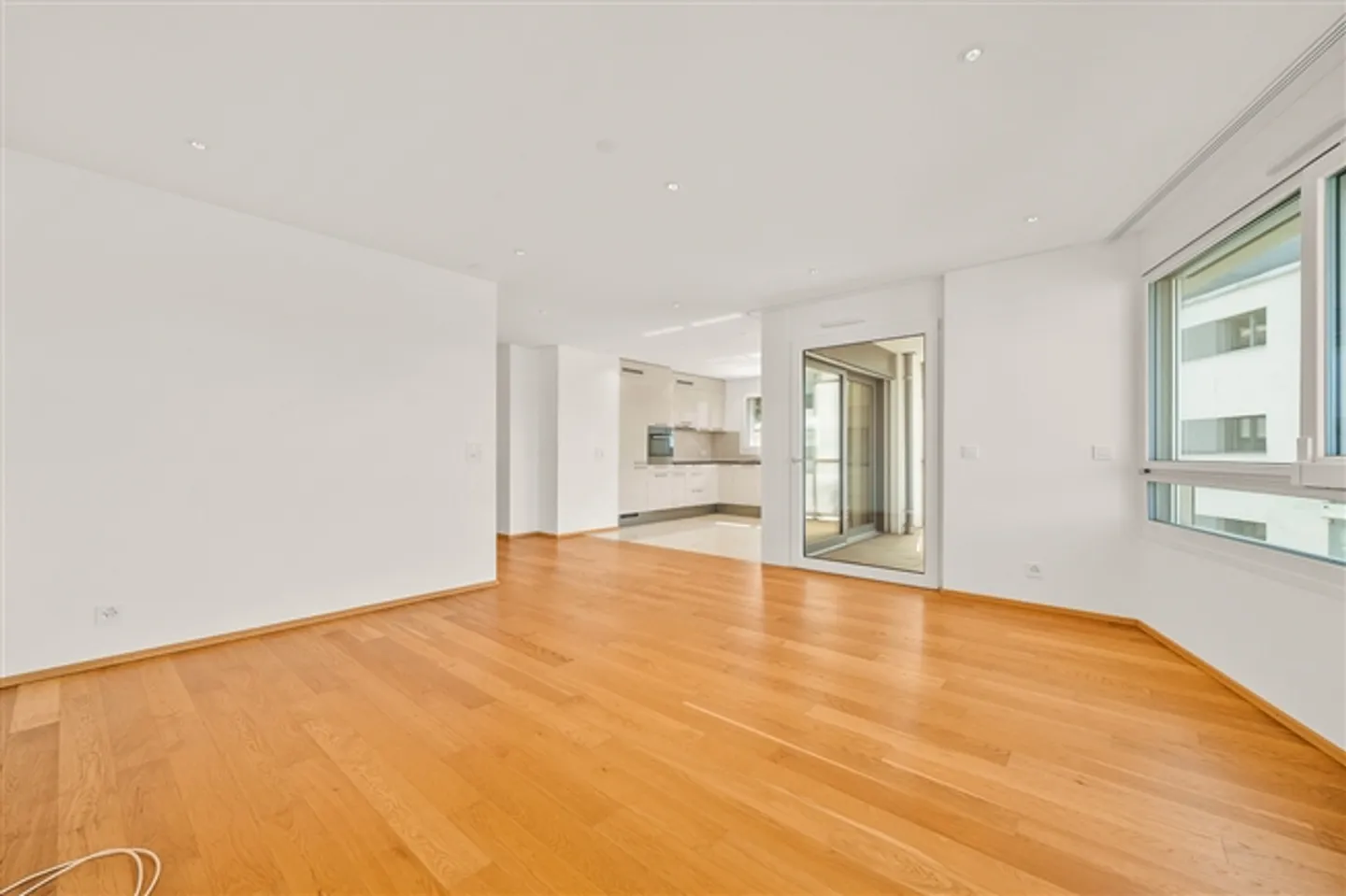 In the Heart of Vevey! Rare 4.5 Room Apartment! - Photo 2 of 10