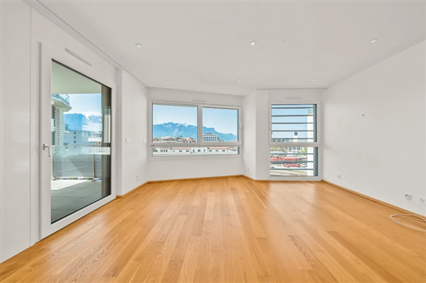 In the Heart of Vevey! Rare 4.5 Room Apartment! - Photo 5 of 10