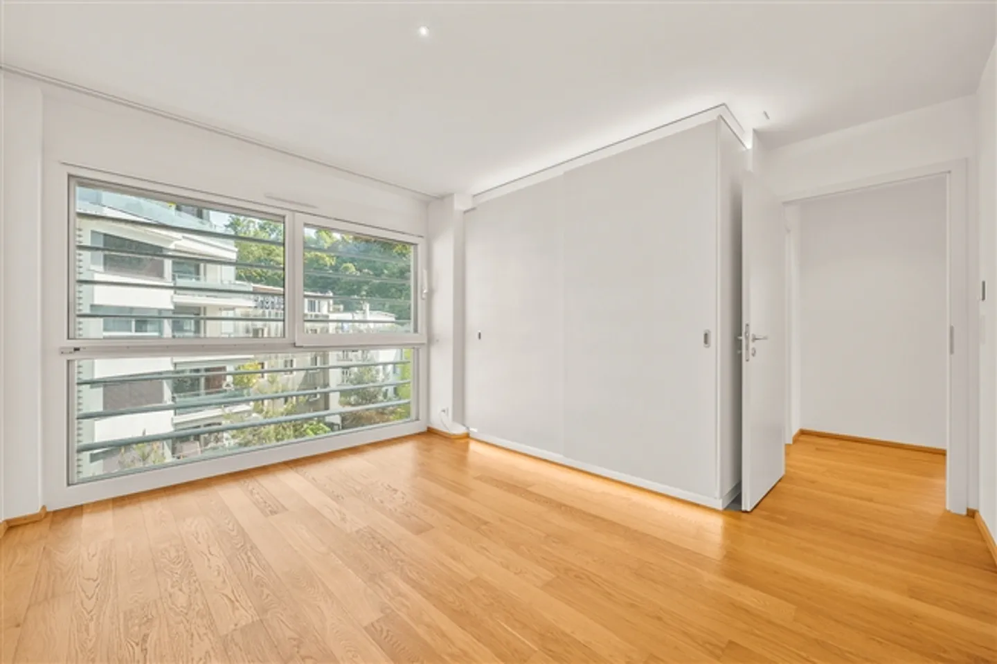 In the Heart of Vevey! Rare 4.5 Room Apartment! - Photo 6 of 10