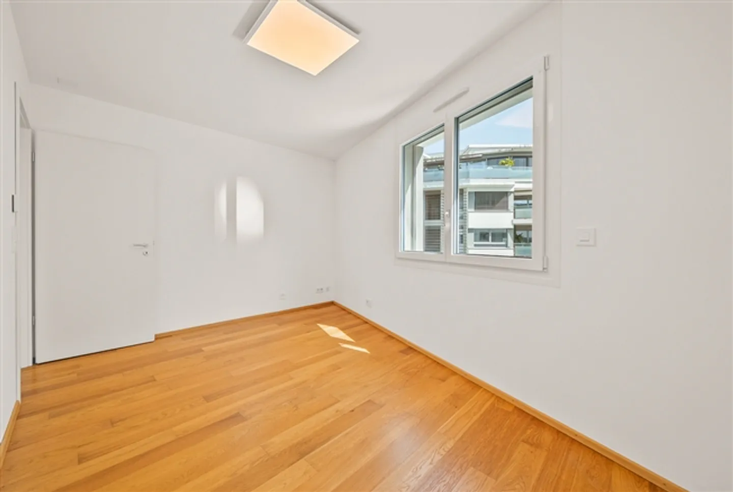 In the Heart of Vevey! Rare 4.5 Room Apartment! - Photo 7 of 10