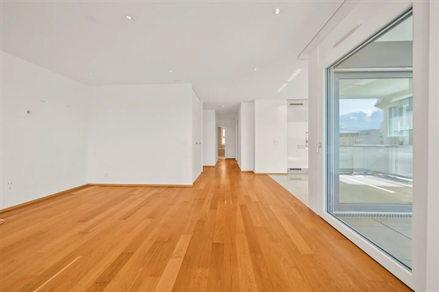 In the Heart of Vevey! Rare 4.5 Room Apartment! - Photo 4 of 10