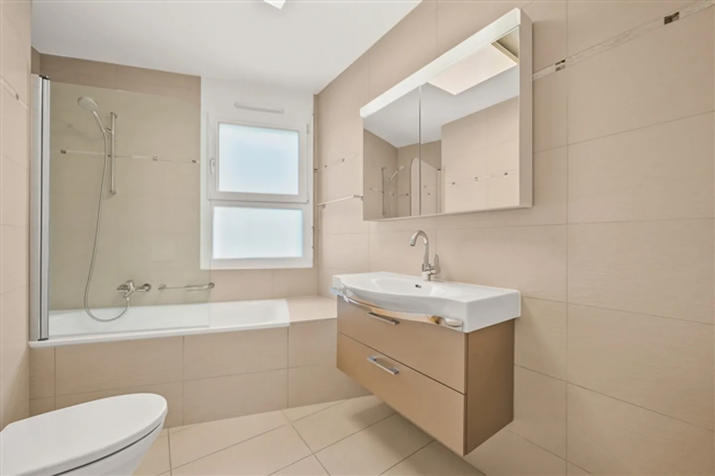 In the Heart of Vevey! Rare 4.5 Room Apartment! - Photo 8 of 10