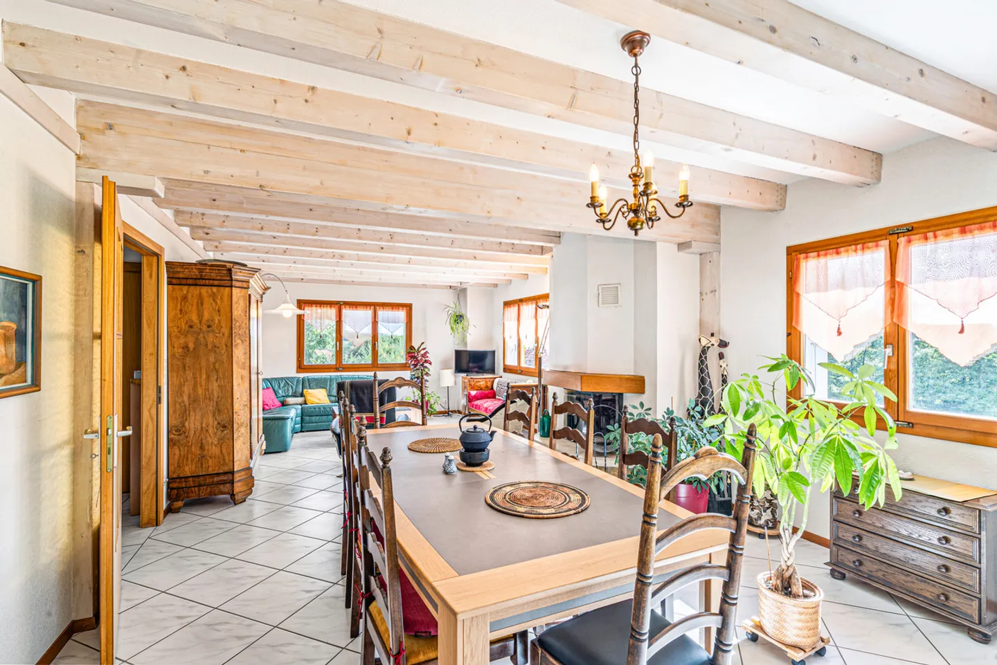 Gemütliches Familienhaus mit Terrasse und großem Garten - Foto 3 von 11
