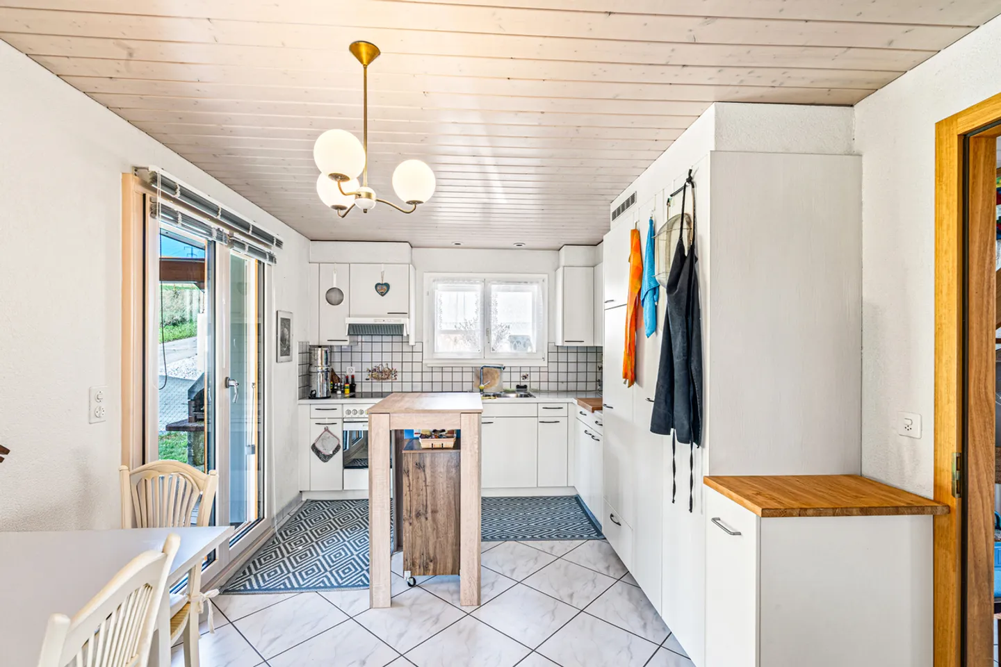 Gemütliches Familienhaus mit Terrasse und großem Garten - Foto 5 von 11