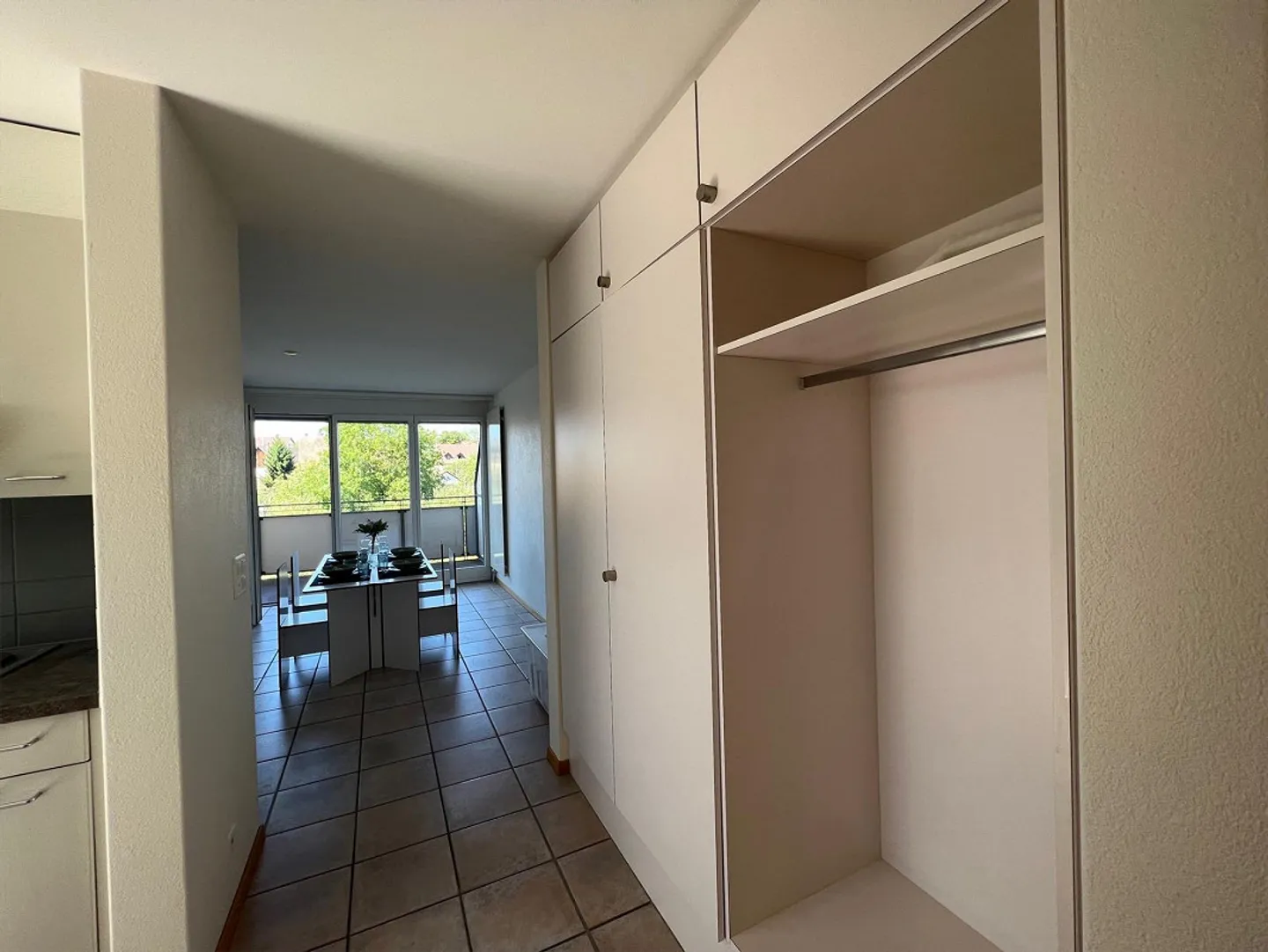 Appartamento luminoso con 2 stanze e balcone - Fino a 3 mesi di affitto offerti! - Foto 6 di 7