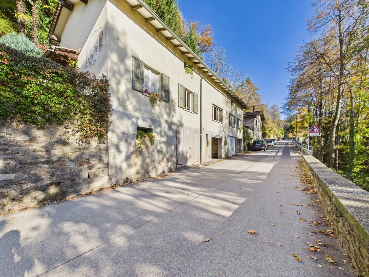 Charmantes 4.5-Zimmer-Einfamilienhaus inmitten von Grün in Aranno - Foto 5 von 13