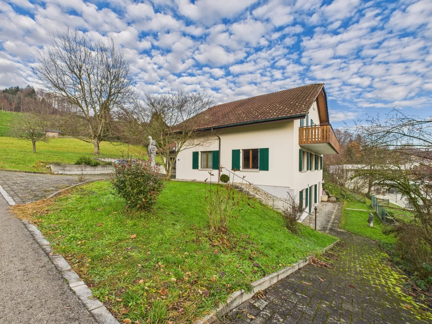 Single-family house with a separate apartment & land reserve - Photo 1 of 13