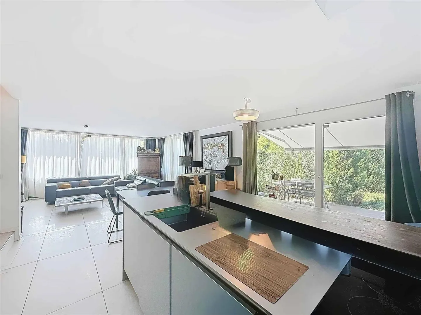 IN THE HEART OF NYON - Pleasant house with 4 bedrooms - Photo 2 of 8