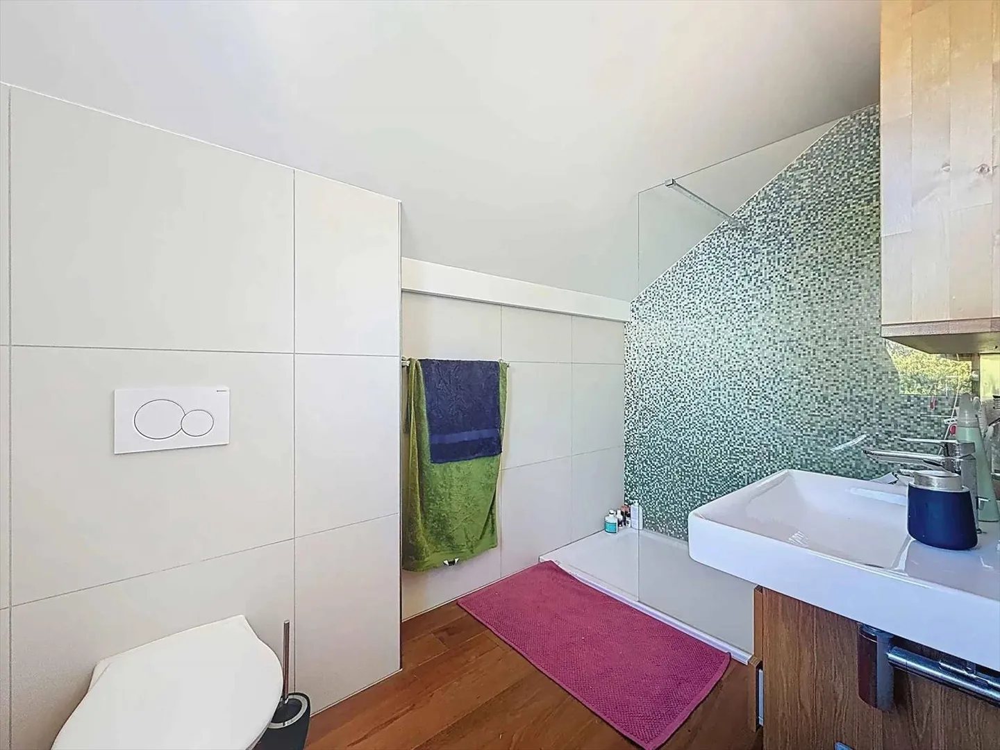 IN THE HEART OF NYON - Pleasant house with 4 bedrooms - Photo 4 of 8