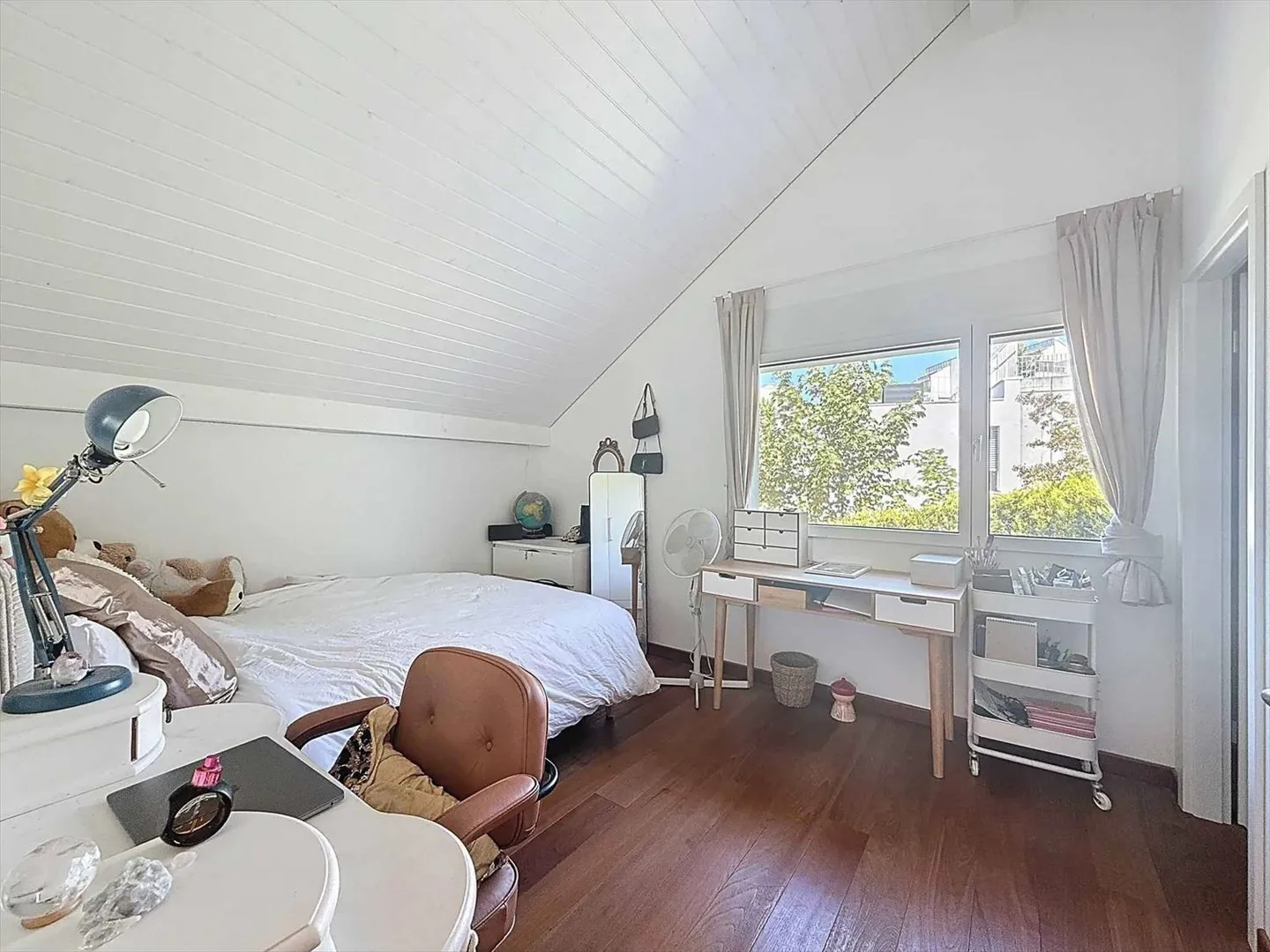 IN THE HEART OF NYON - Pleasant house with 4 bedrooms - Photo 3 of 8