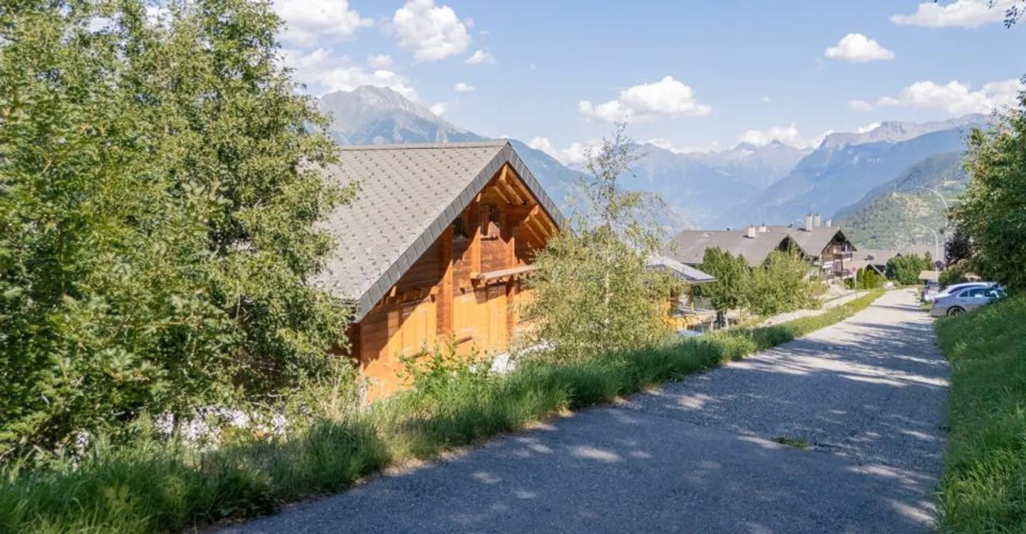 Casa bifamiliare in posizione tranquilla a Eischoll con vista spettacolare - Foto 6 di 10