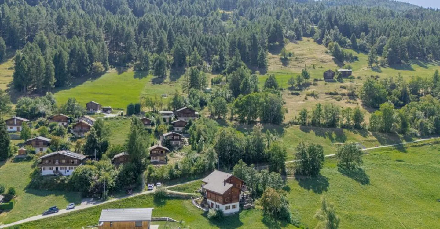 Casa bifamiliare in posizione tranquilla a Eischoll con vista spettacolare - Foto 8 di 10