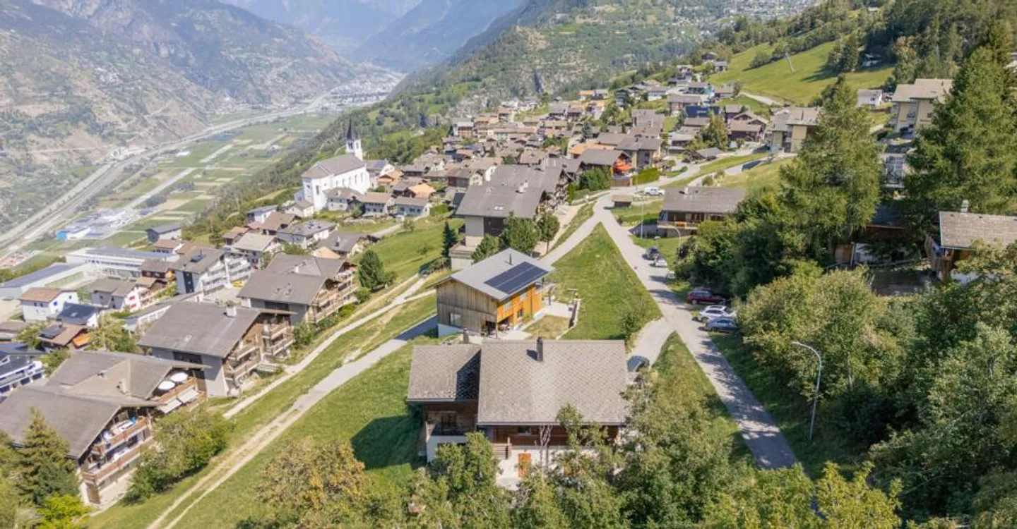 Casa bifamiliare in posizione tranquilla a Eischoll con vista spettacolare - Foto 9 di 10