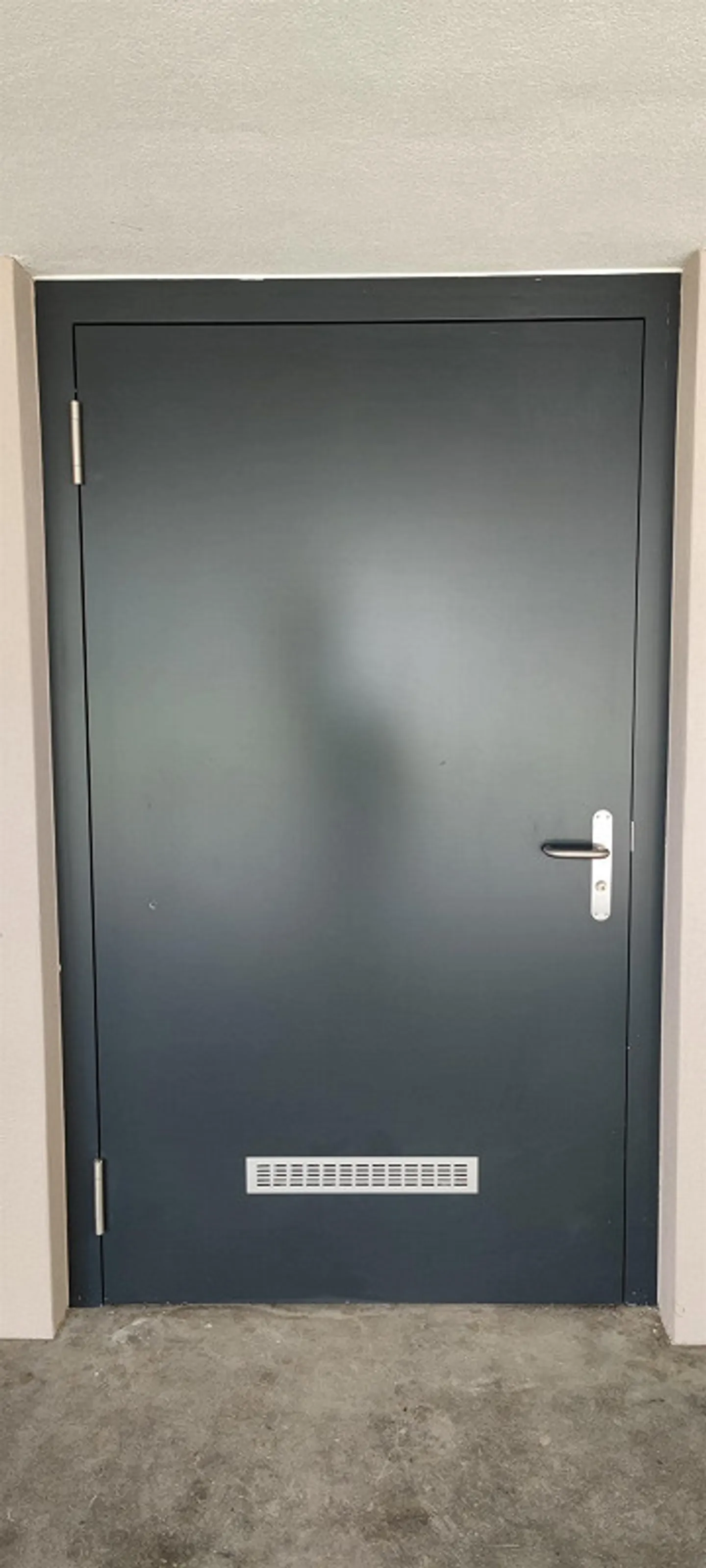 We are renting a storage room immediately or by arrangement - Photo 1 of 2