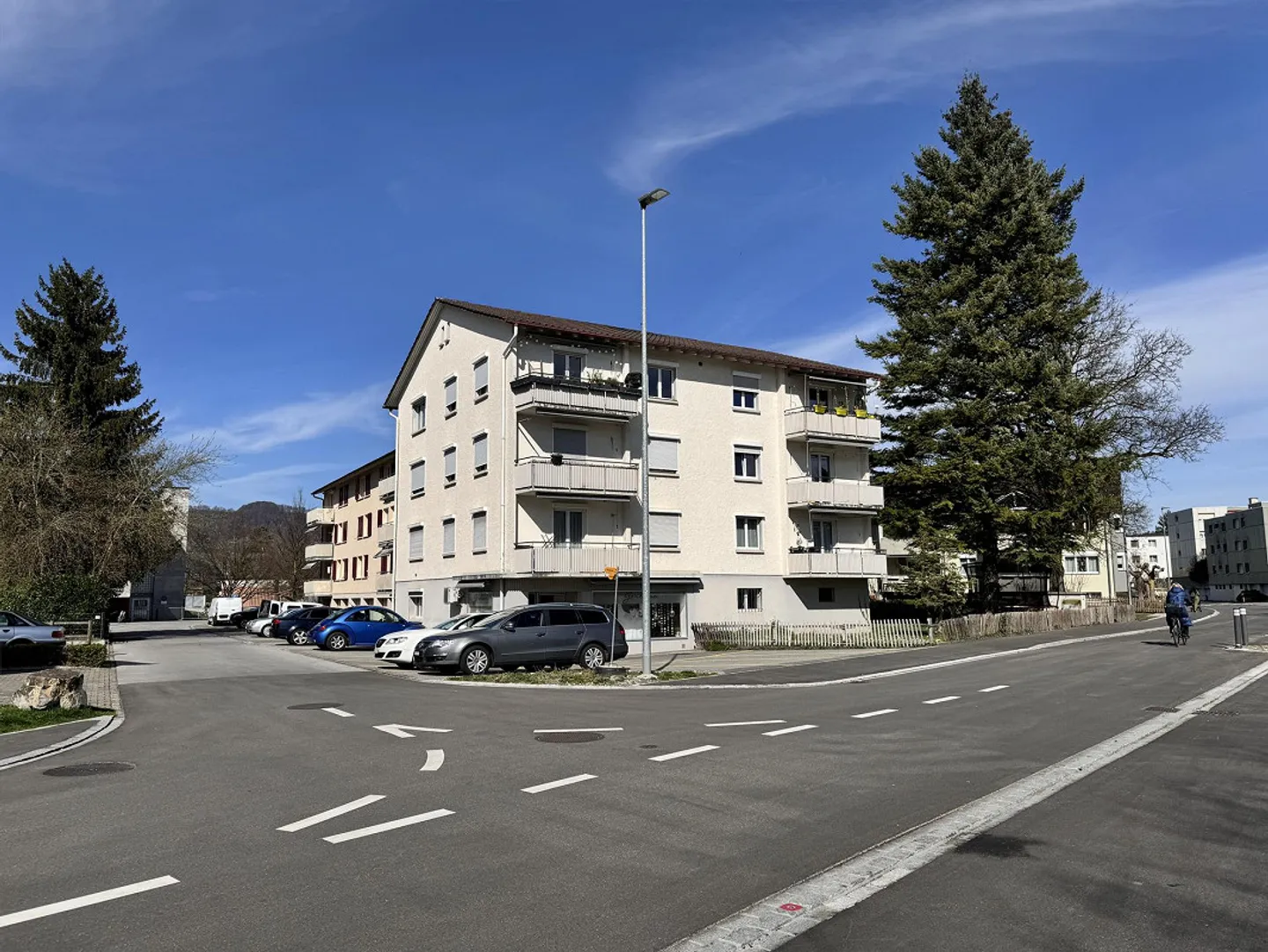 Central location, bright 3.5 room apartment - Photo 1 of 12