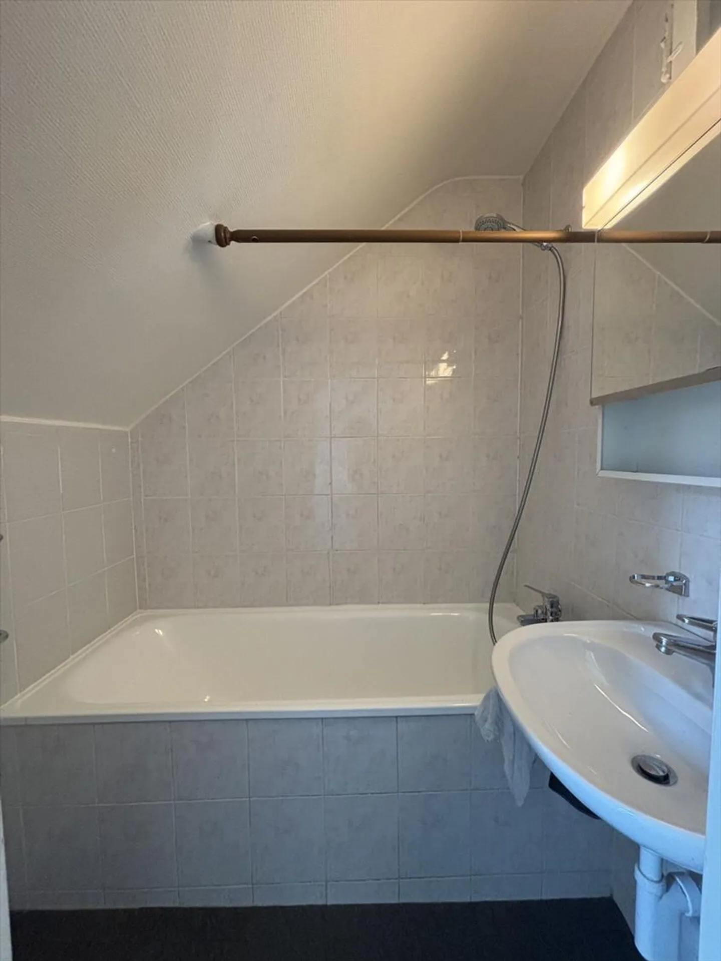 Bel appartement de 4 pièces au 2ème étage - Photo 2 sur 13