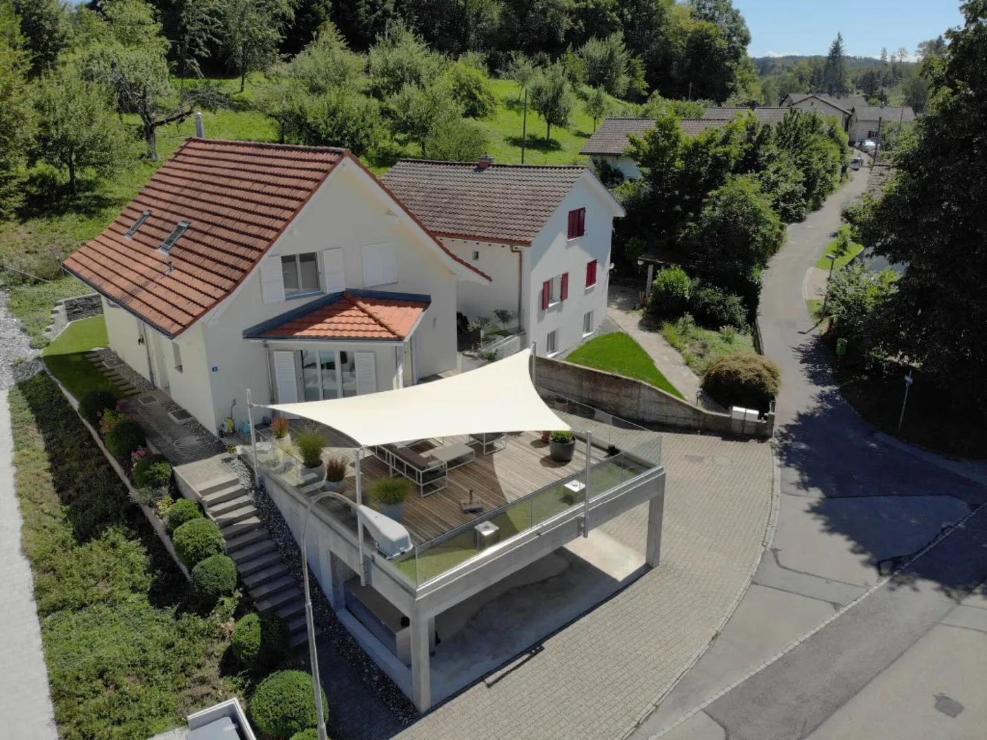 Traumhaftes 5.5 Zimmer-Haus mit cooler Relax-Terrasse - Foto 1 von 16