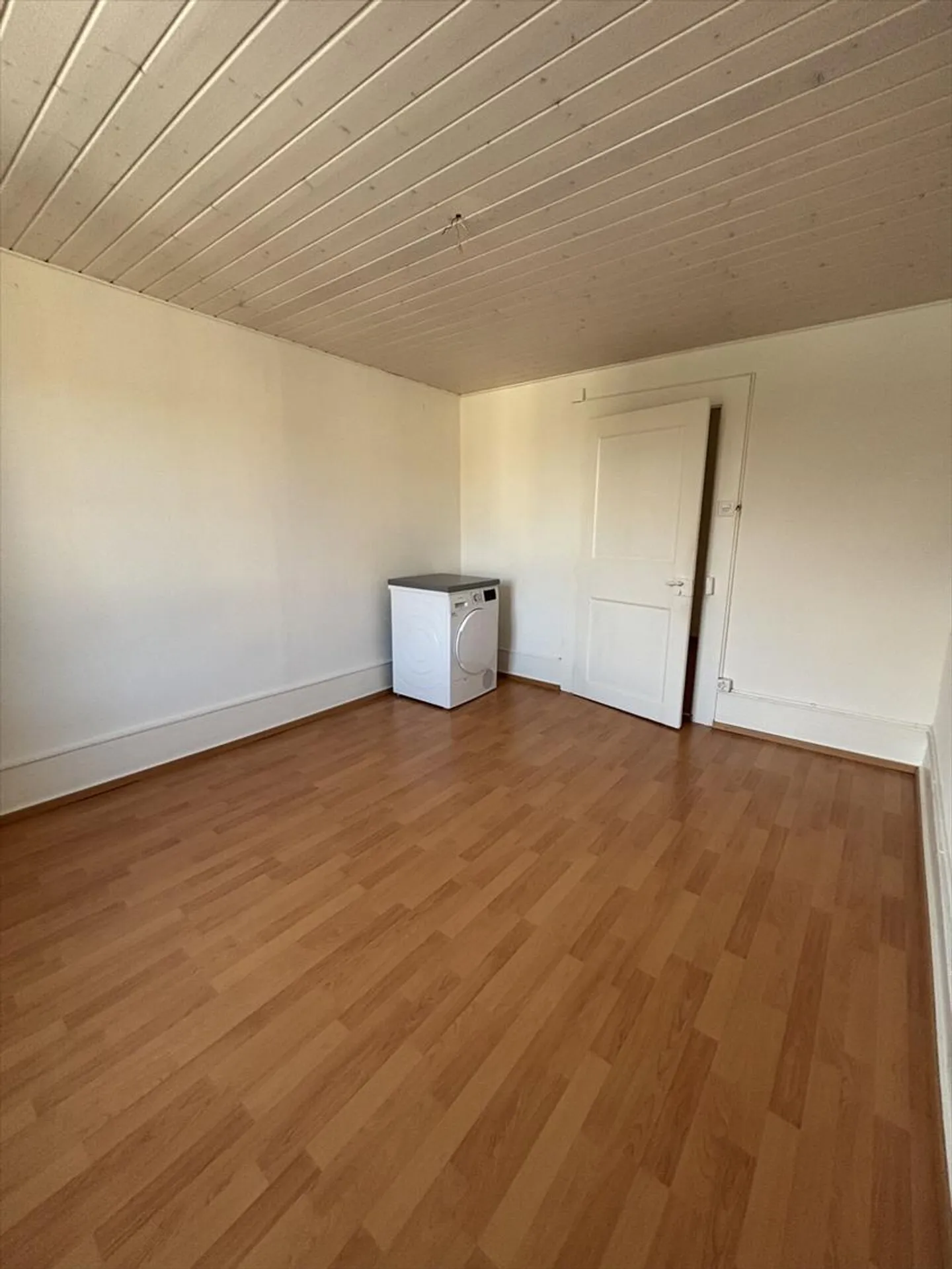 Bel appartement de 4 pièces au 2ème étage - Photo 3 sur 13