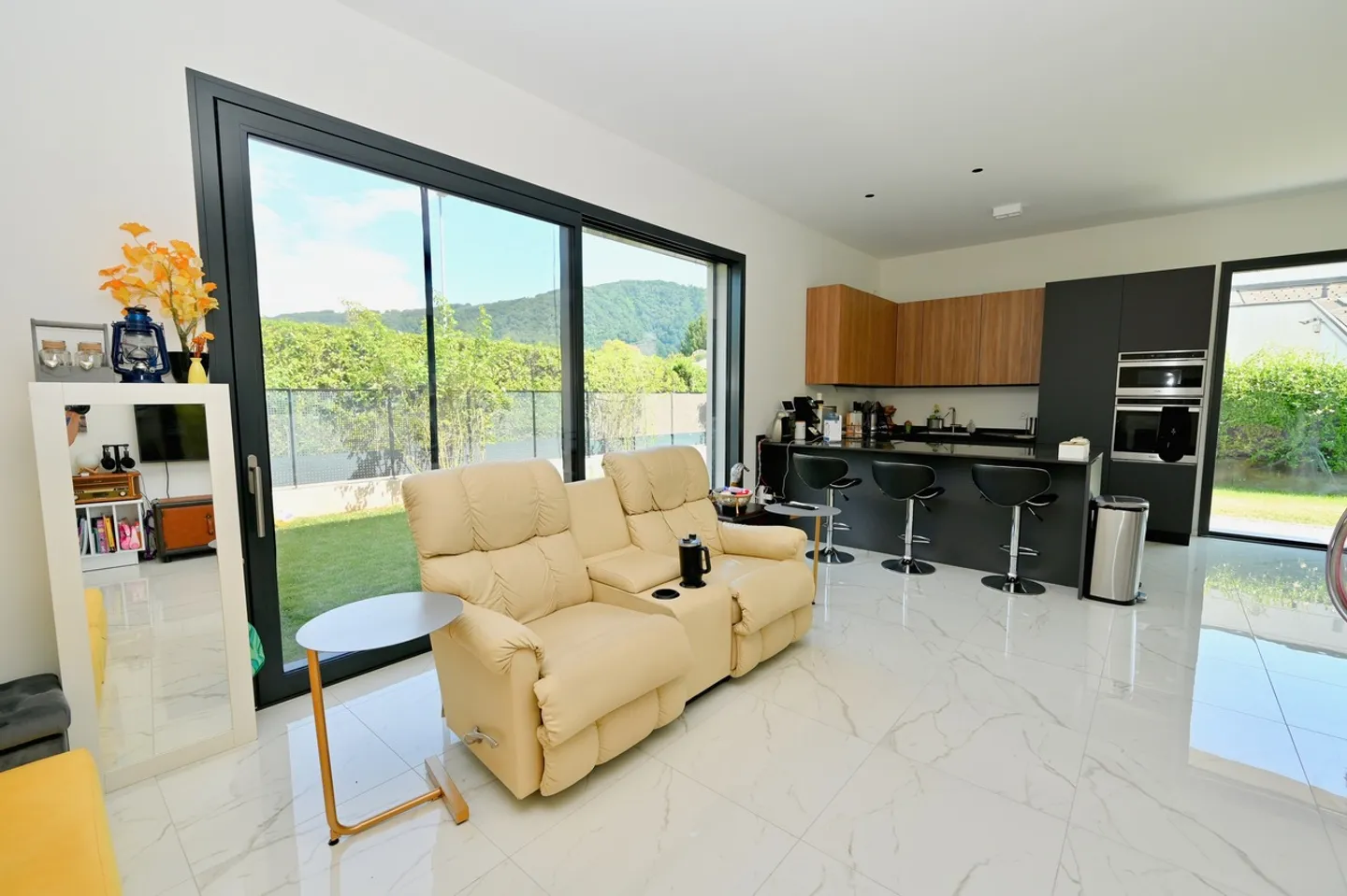 Villa Moderna con Finiture Superiori - Foto 4 di 20