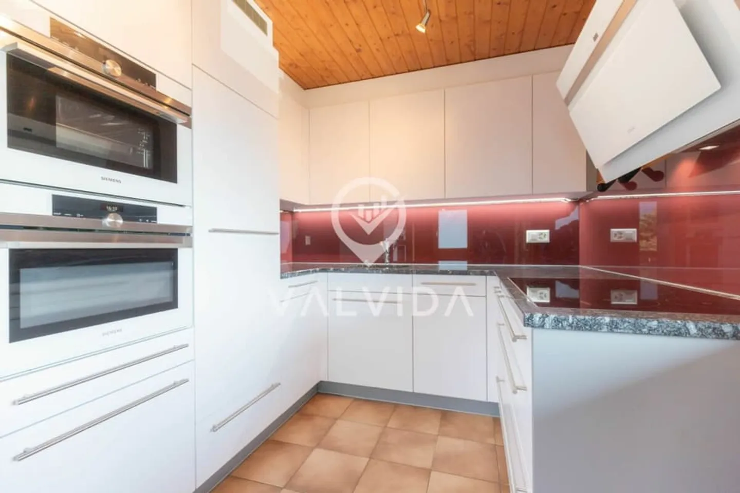Chalet charmant avec vue spectaculaire au-dessus de Varen - Calme, Confort - Photo 2 sur 13