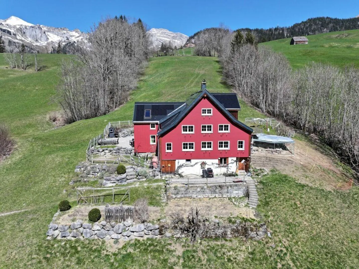 Casa unifamiliare nel verde con vista mozzafiato - Foto 1 di 17