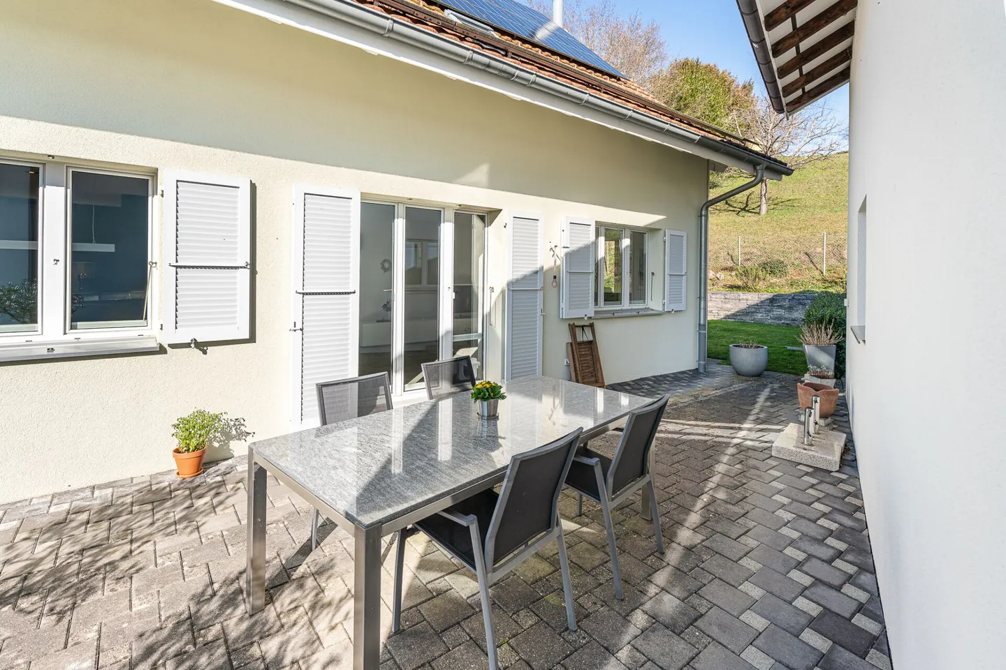 Traumhaftes 5.5 Zimmer-Haus mit cooler Relax-Terrasse - Foto 9 von 16