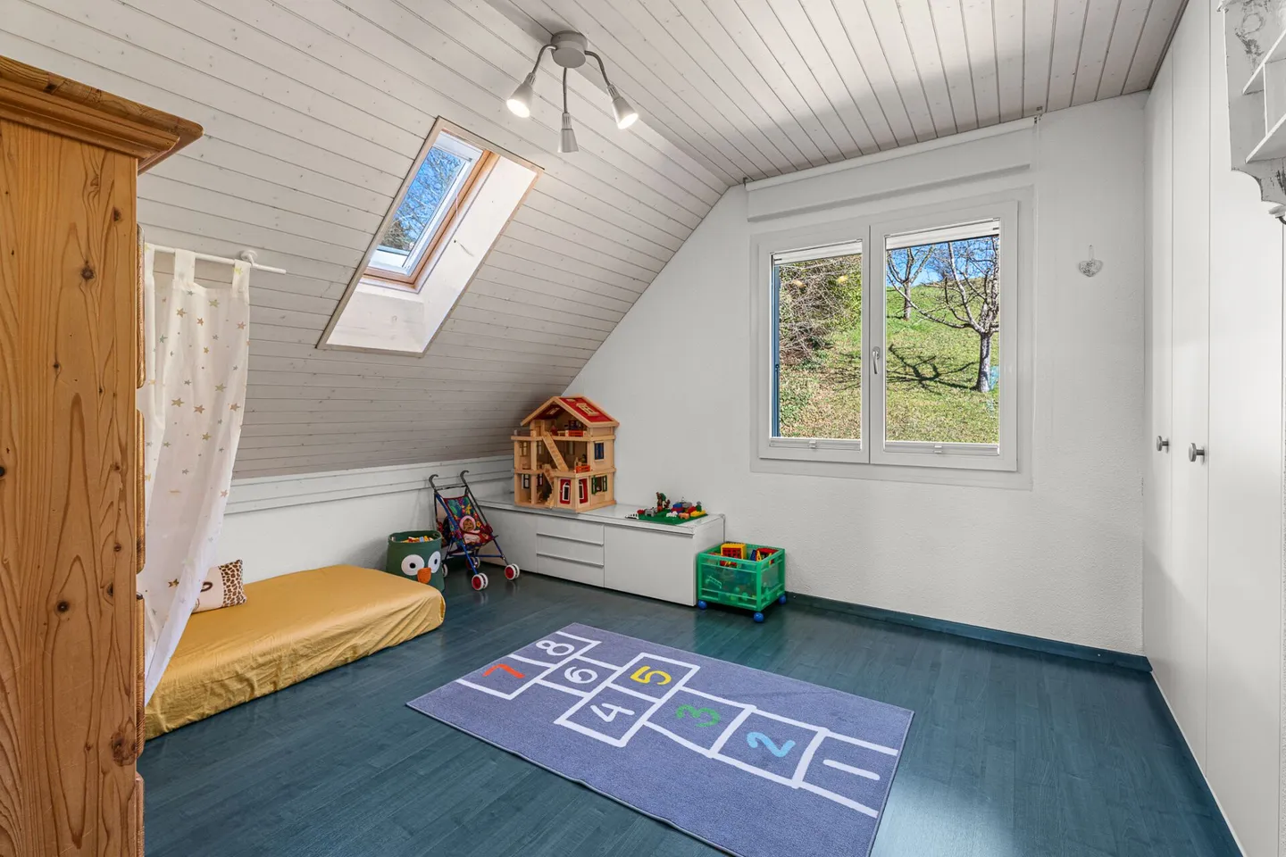 Traumhaftes 5.5 Zimmer-Haus mit cooler Relax-Terrasse - Foto 13 von 16