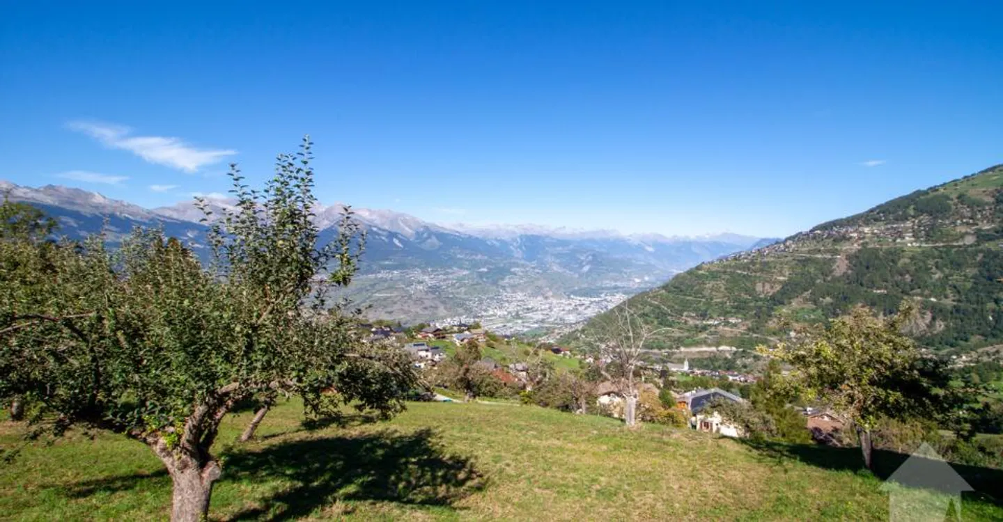 Superb plot of 2,978 m² to build 5 minutes from the slopes - Photo 1 of 5