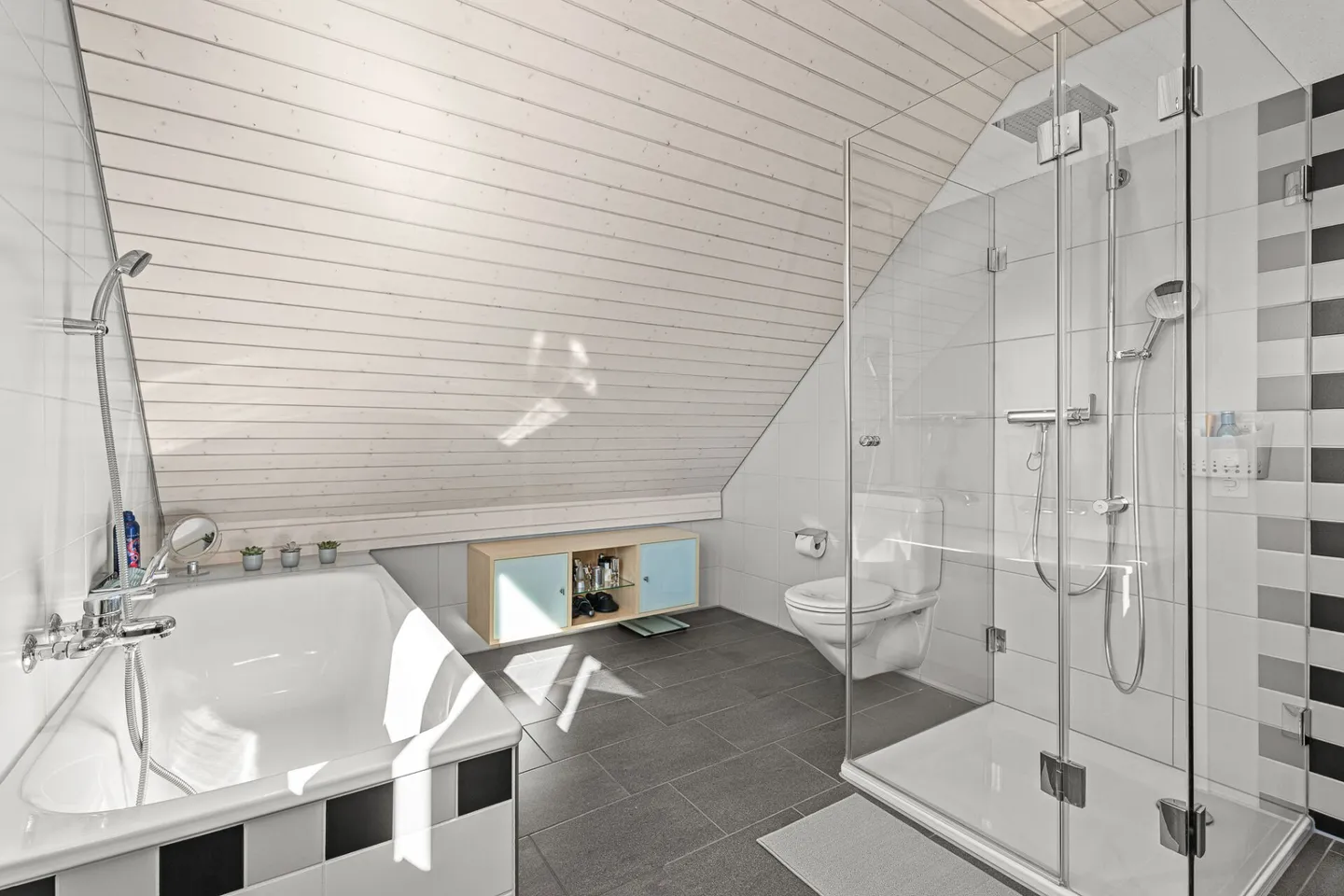 Traumhaftes 5.5 Zimmer-Haus mit cooler Relax-Terrasse - Foto 15 von 16