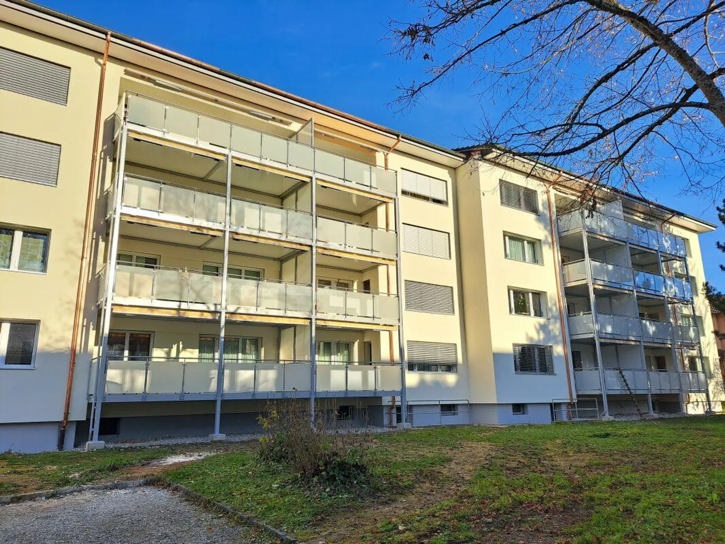 Ihr neues Zuhause an ruhiger und sonniger Lage mit zwei Balkone - Foto 1 von 7