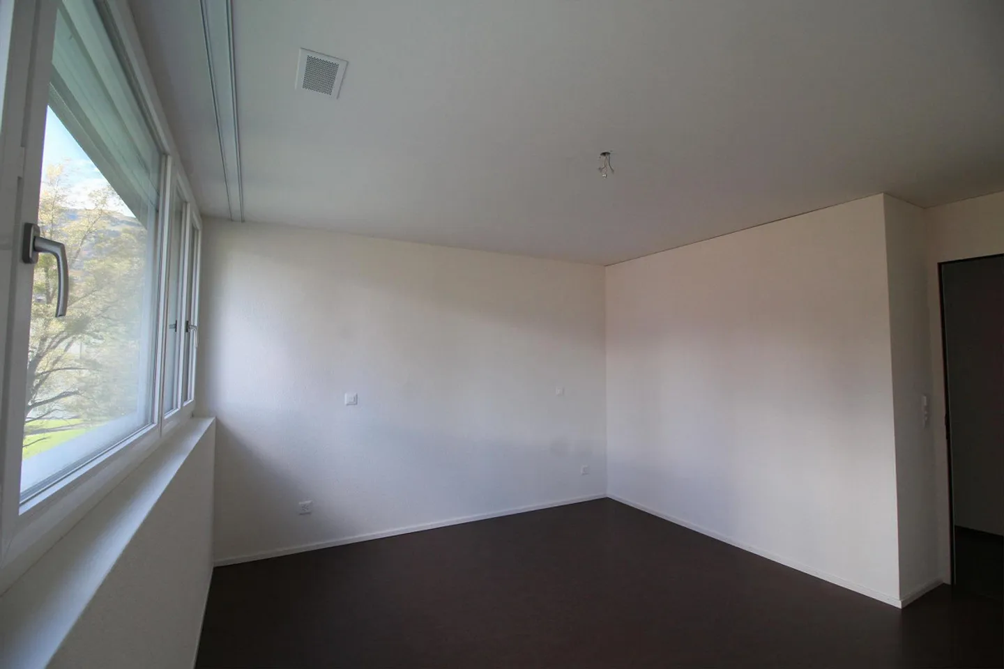 Ampio appartamento di 3,5 locali in affitto in posizione centrale - Foto 4 di 5