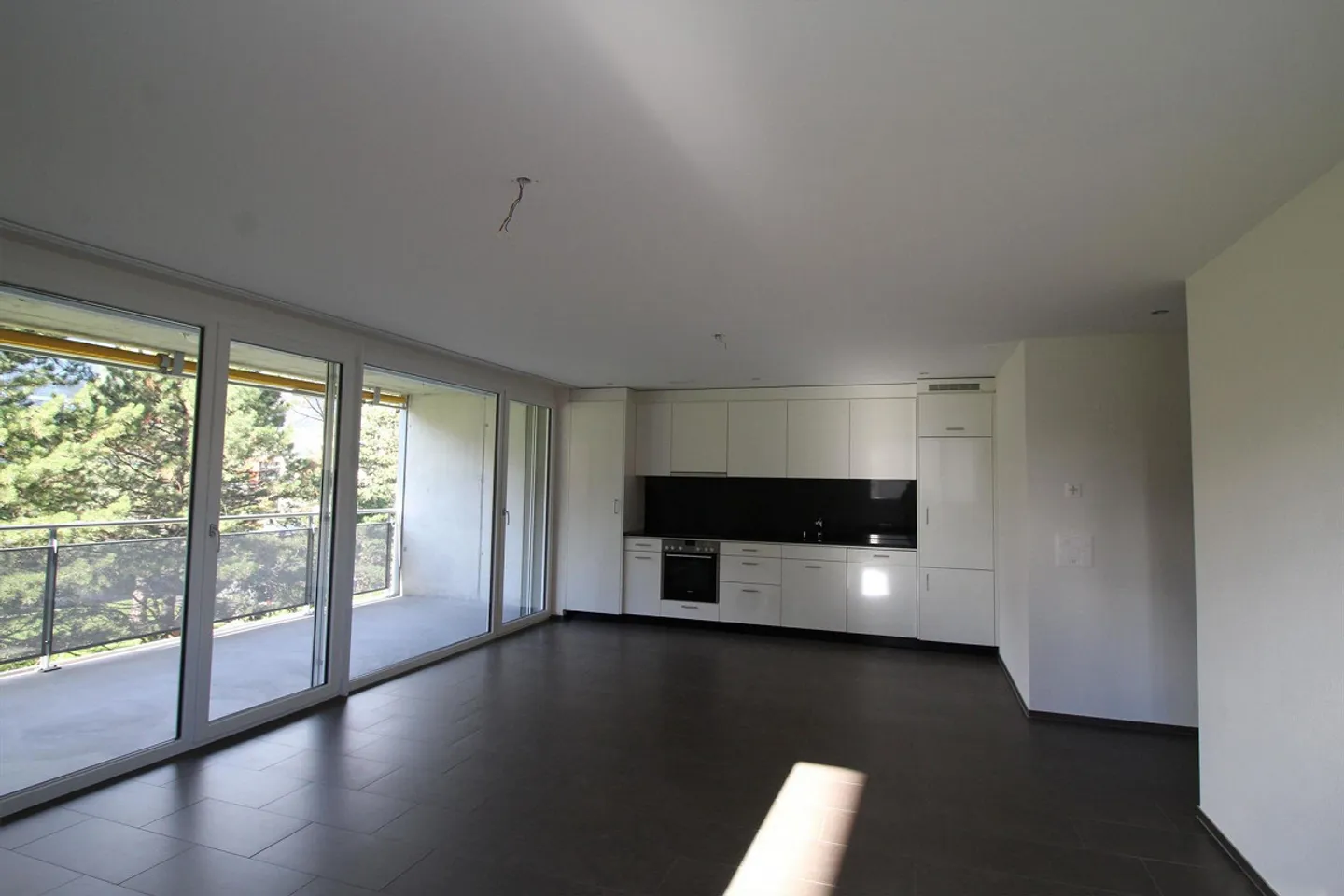 Ampio appartamento di 3,5 locali in affitto in posizione centrale - Foto 2 di 5