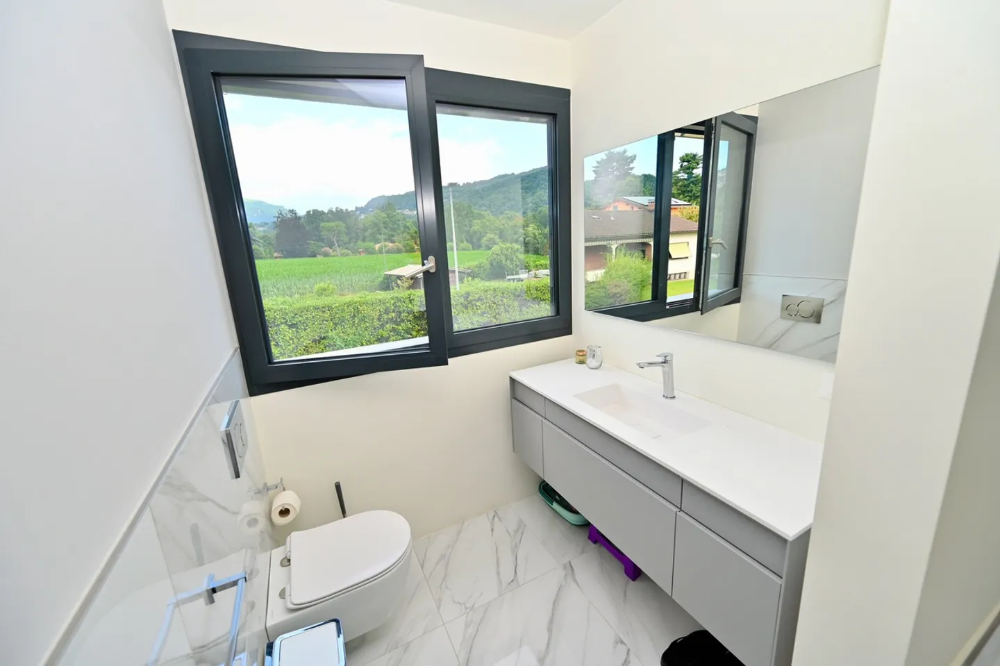 Villa Moderna con Finiture Superiori - Foto 16 di 20