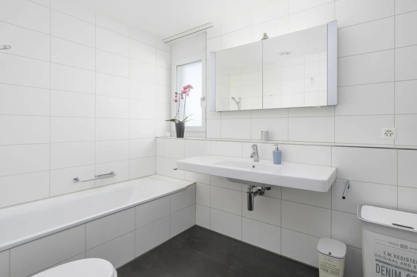 Light, Space & Quality of Life - Stylish Living in the Heart of Opfikon - Photo 6 of 6