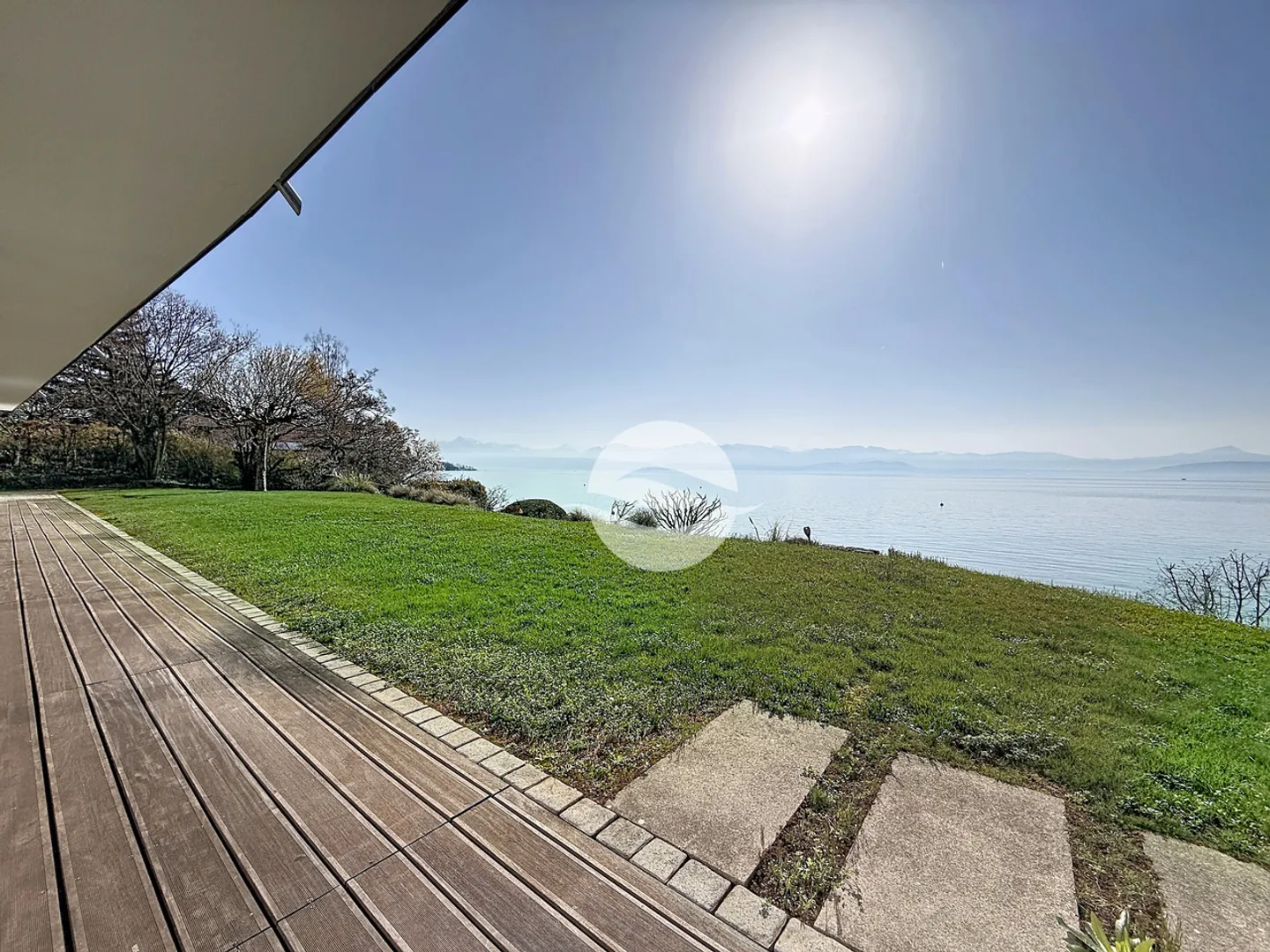 Appartamento contemporaneo a lago - Foto 1 di 14