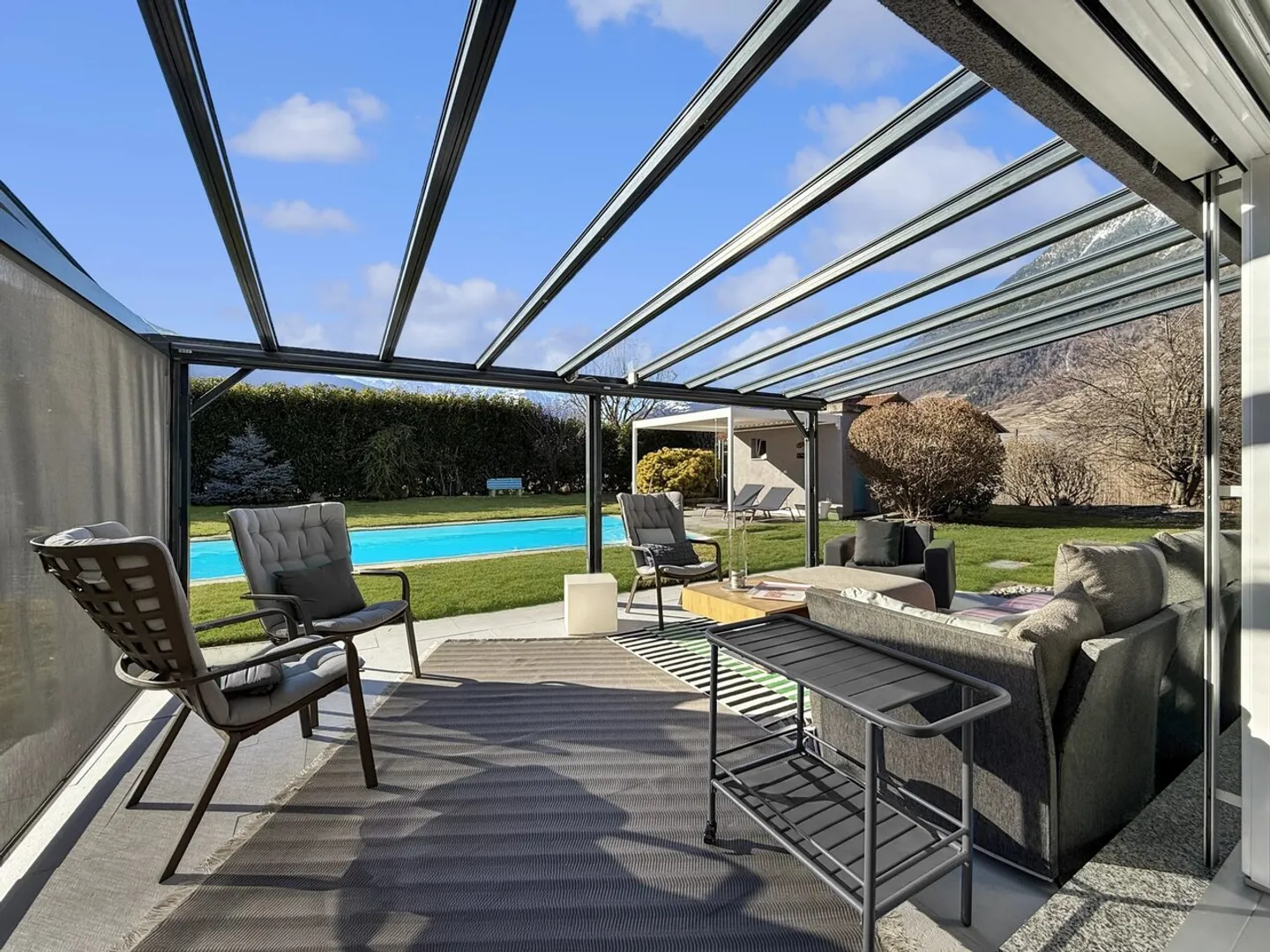 Villa contemporanea con piscina a Fully! - Foto 2 di 13