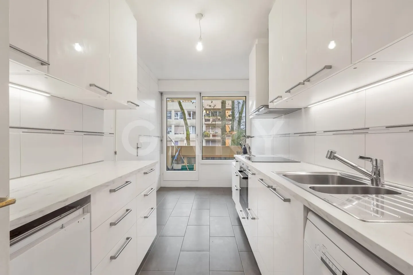 Appartement spacieux 7 pièces - Photo 4 sur 11