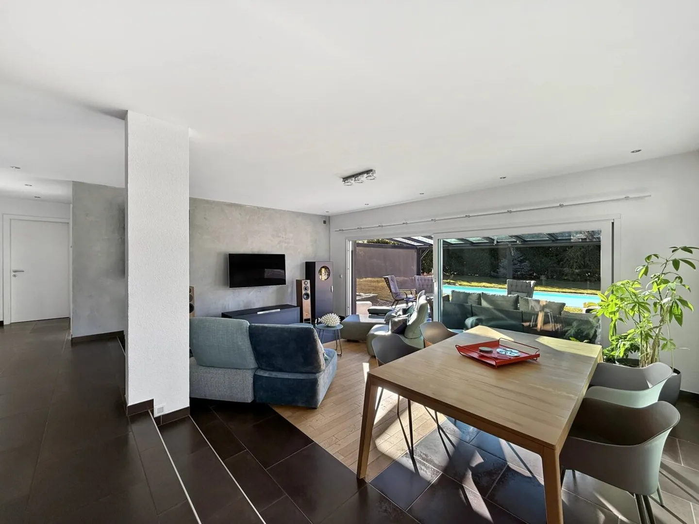 Villa contemporanea con piscina a Fully! - Foto 3 di 13