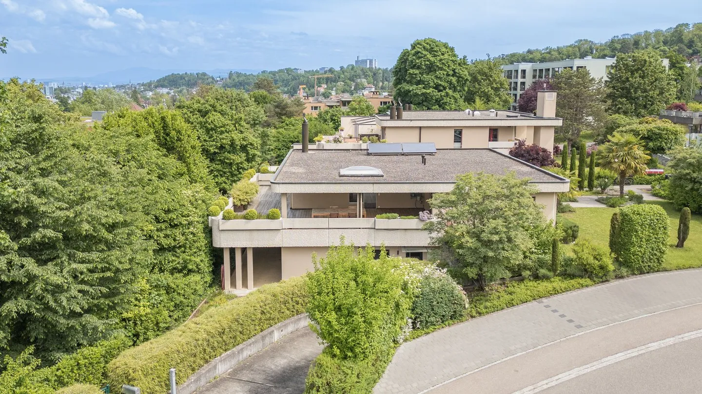 Maison représentative de 6 pièces à Oberwil - Photo 1 sur 9