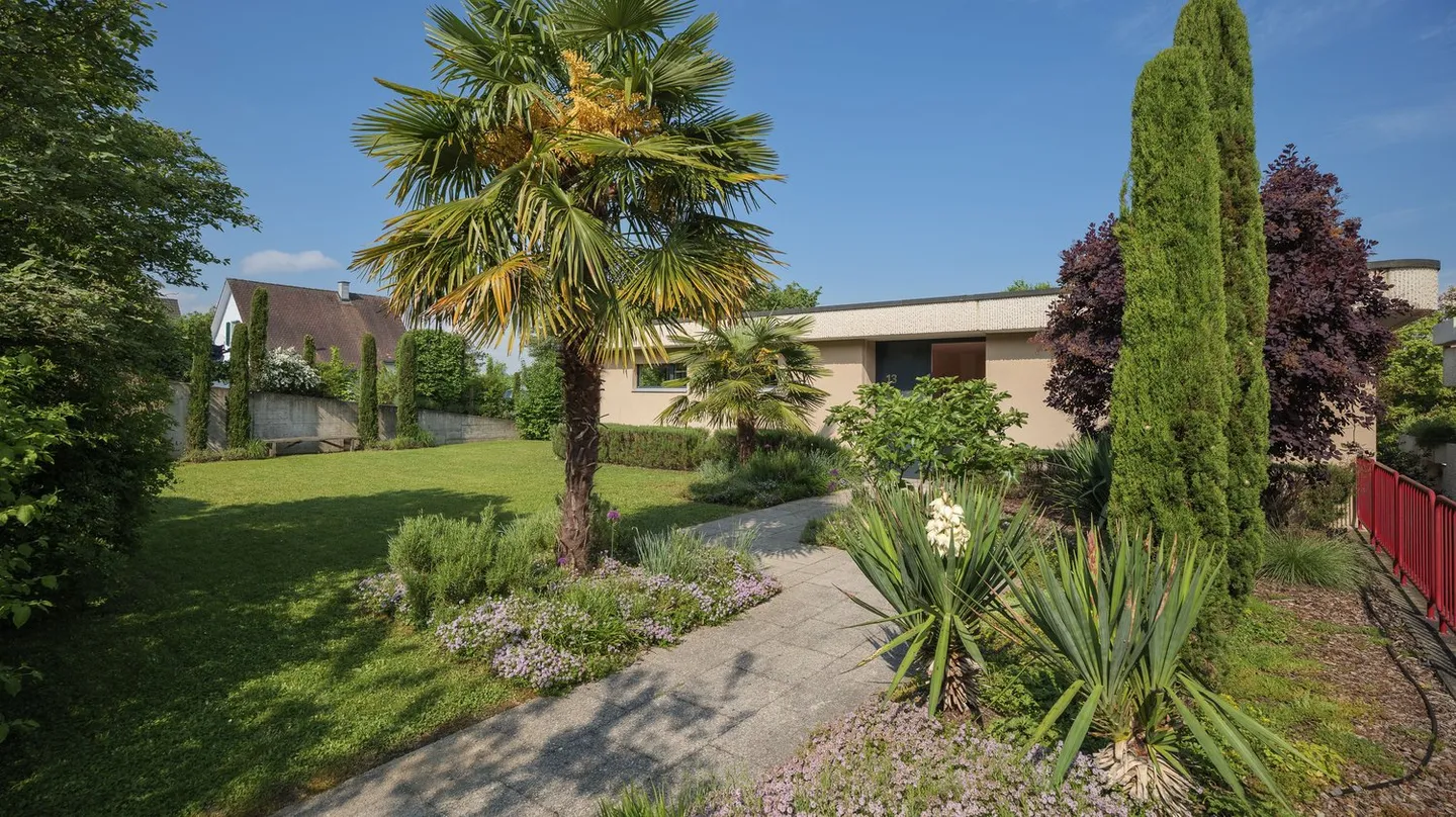 Maison représentative de 6 pièces à Oberwil - Photo 2 sur 9