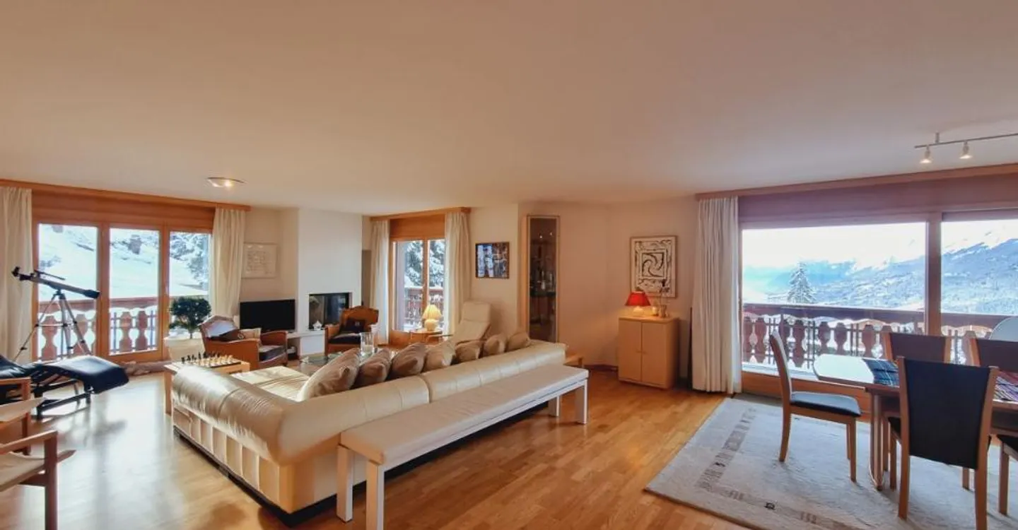 Bright 4.5-room apartment just 5 minutes by car from the center of Crans - Ref. 1007-661 - Photo 3 of 12