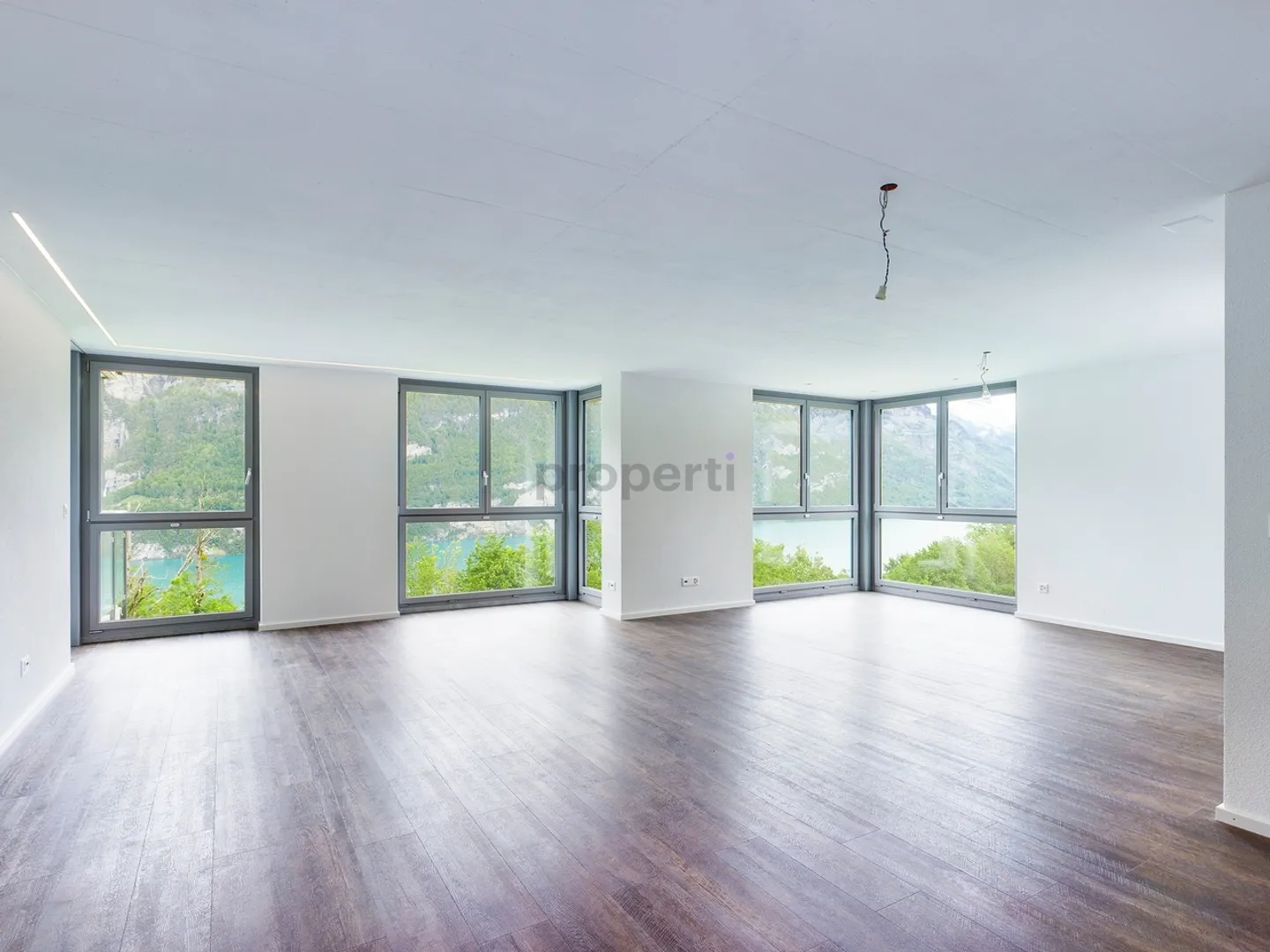 Vivere in esclusiva con una vista mozzafiato sul Lago Walen e Chur... - Foto 4 di 13