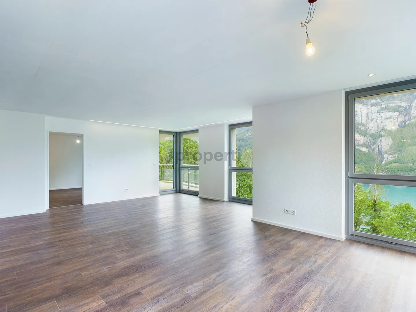 Vivere in esclusiva con una vista mozzafiato sul Lago Walen e Chur... - Foto 6 di 13