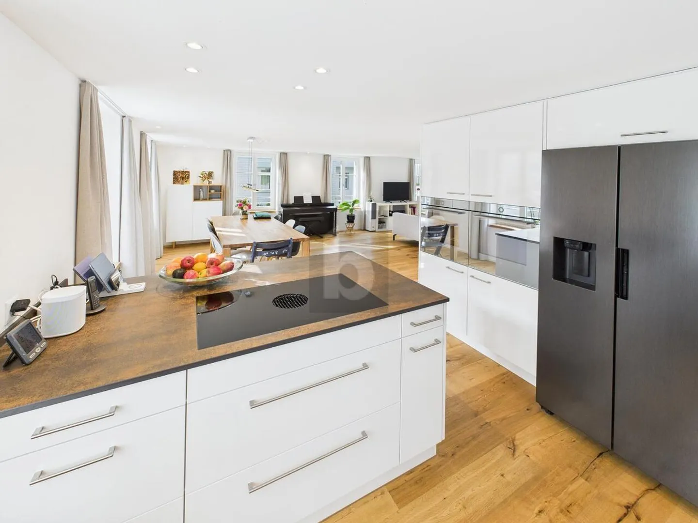 SPAZIOSO CON ATTREZZATURA MODERNA - Foto 1 di 6