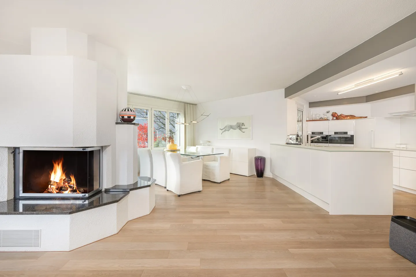 Comfortable living with harmonious ambiance - Photo 3 of 13