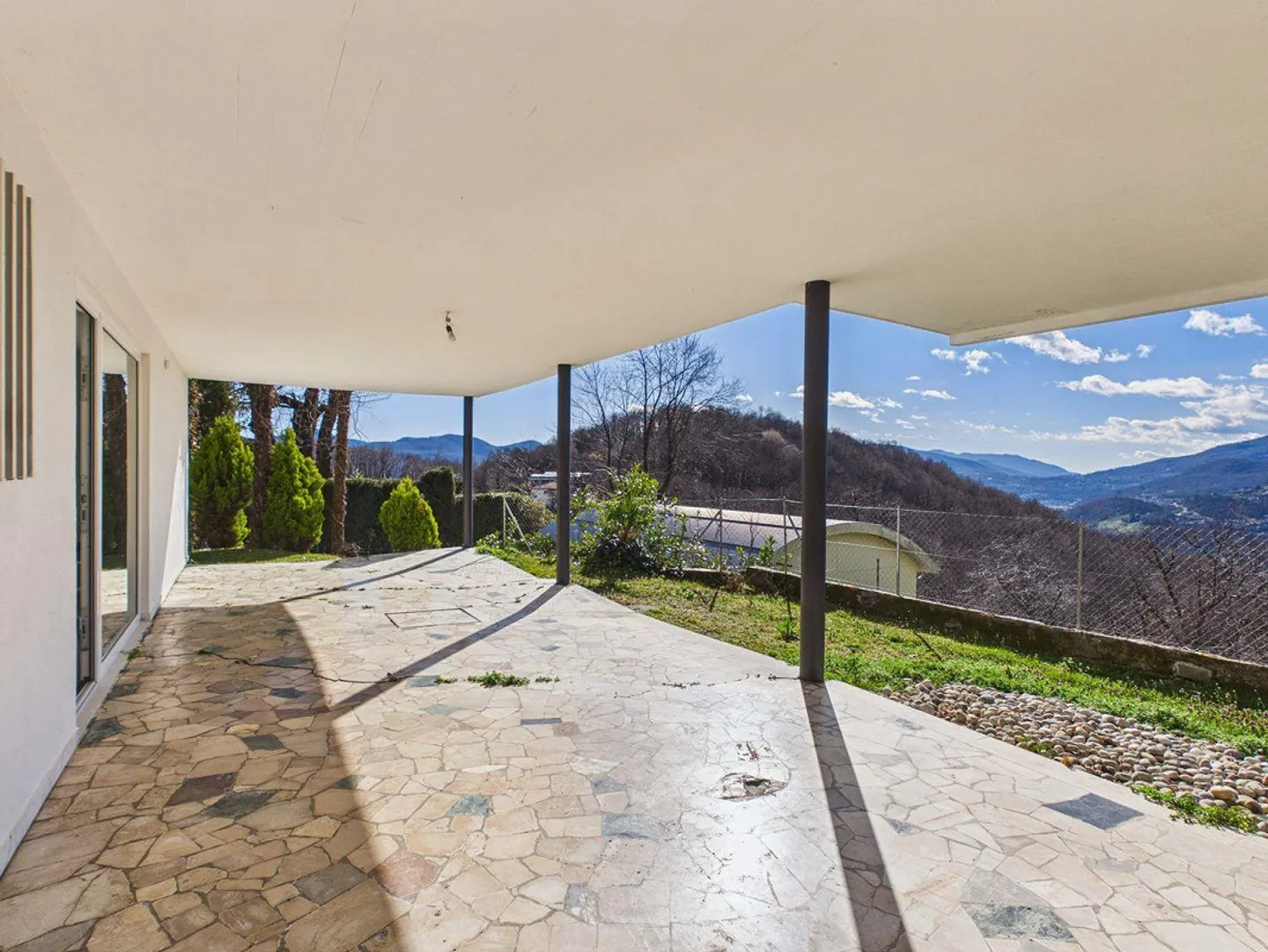 Panoramic Villa with Large Garden and Open View – Breganzona - Photo 24 of 27