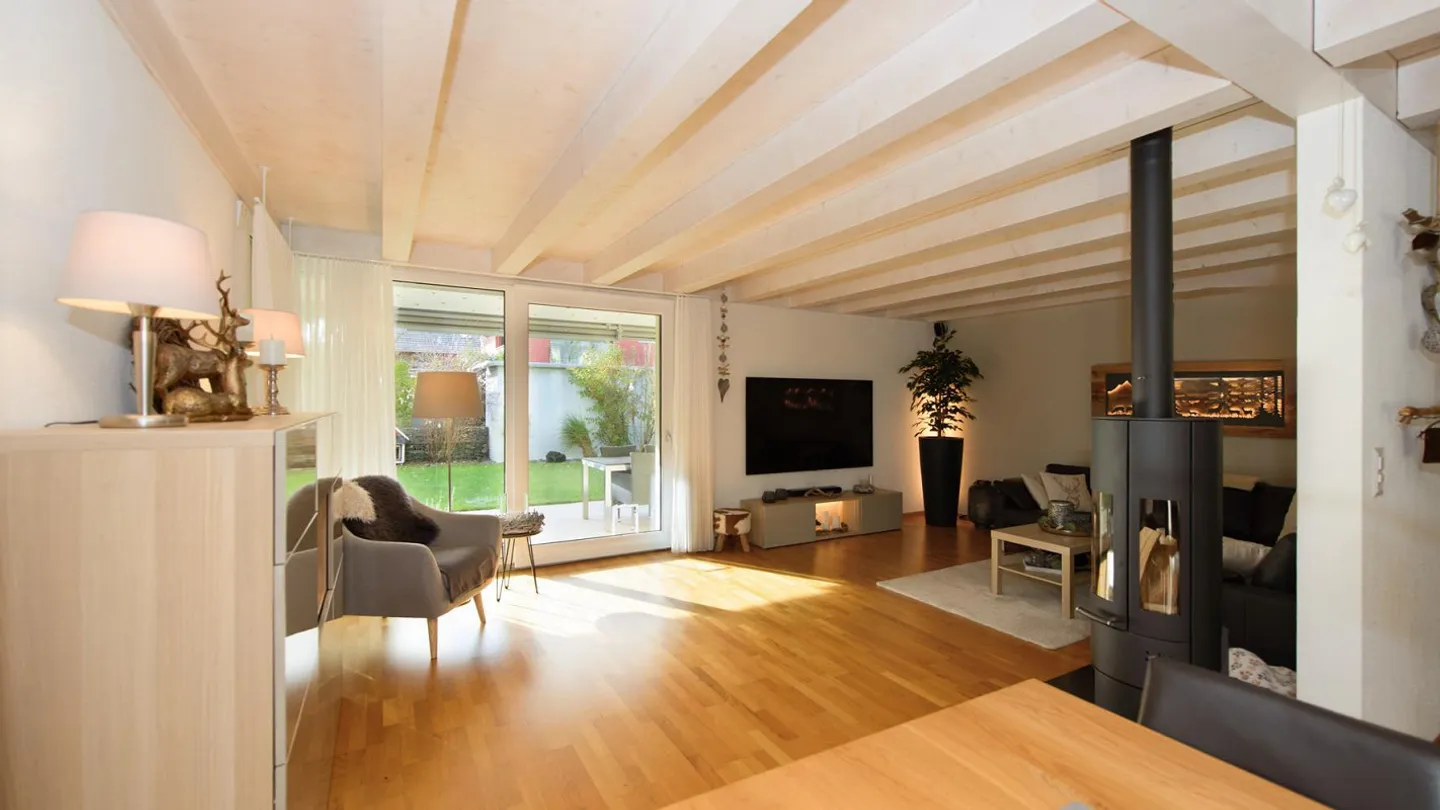 Einmaliges 6 ½-Zimmer-Doppelhaus mit vielen Extras - Photo 5 of 12